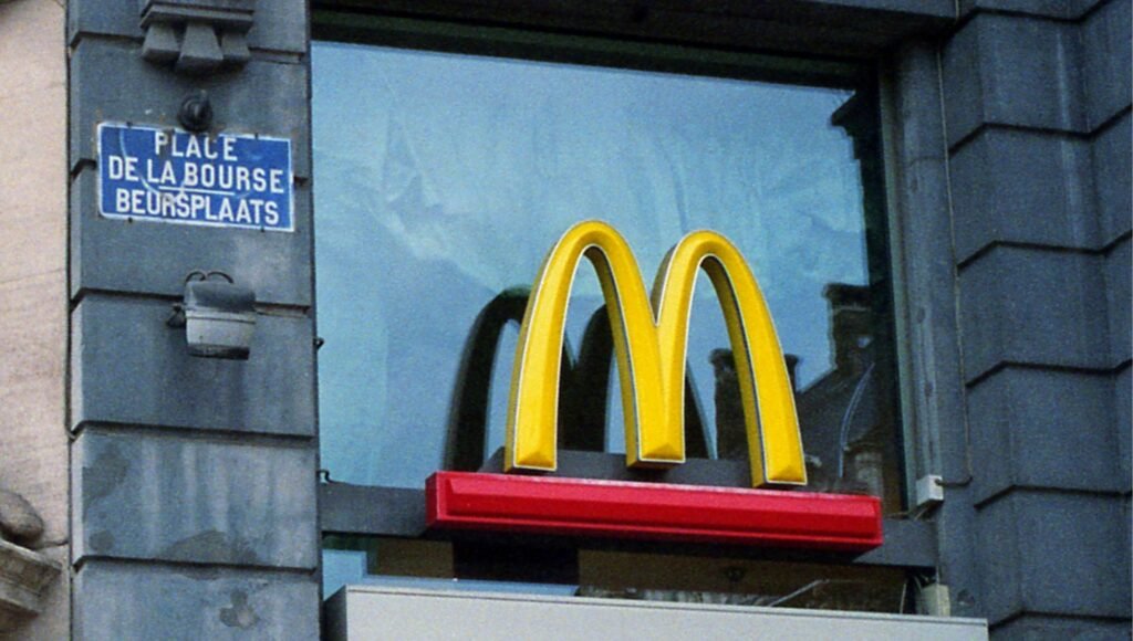 Agent surveillance statique au McDonald's Bruxelles